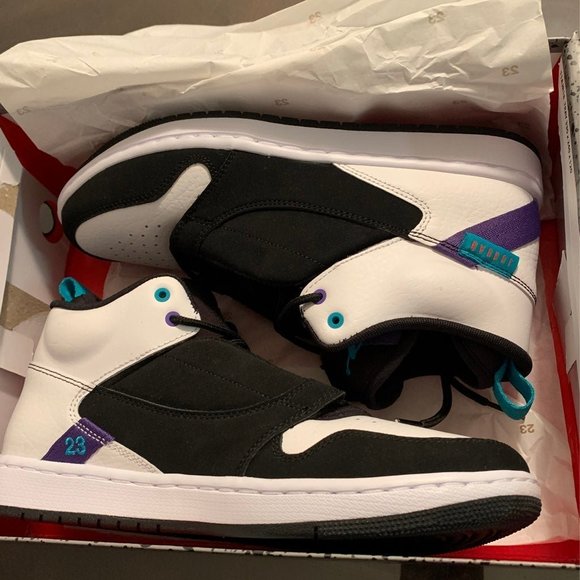 Air Jordan 1 Mid brand new